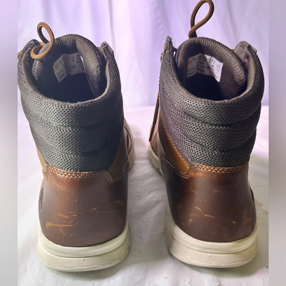 Timberland Men's Two-Tone Brown Leather Chukka Boots with White Sole